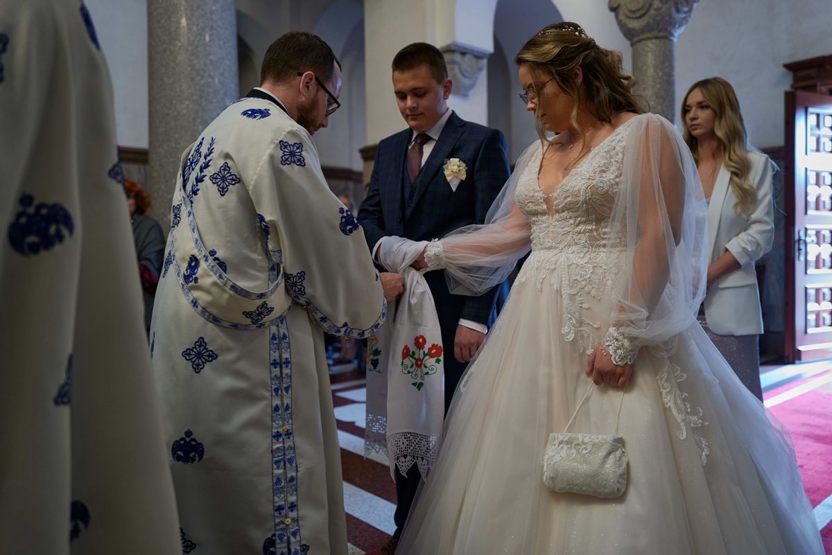 A priest oversees the wedding of Sara and Mateja in a Christian Orthodox church on October 1, 2022 in Banja Luka, Bosnia and Herzegovina.  ( Pierre Crom/Getty Images)