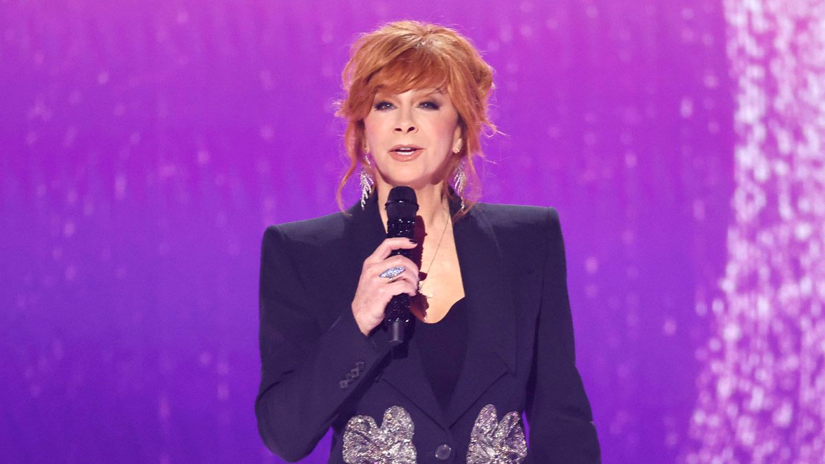 Reba McEntire Stormed Off 'The Voice' After Producers Kicked Her Off Show?  | Snopes.com