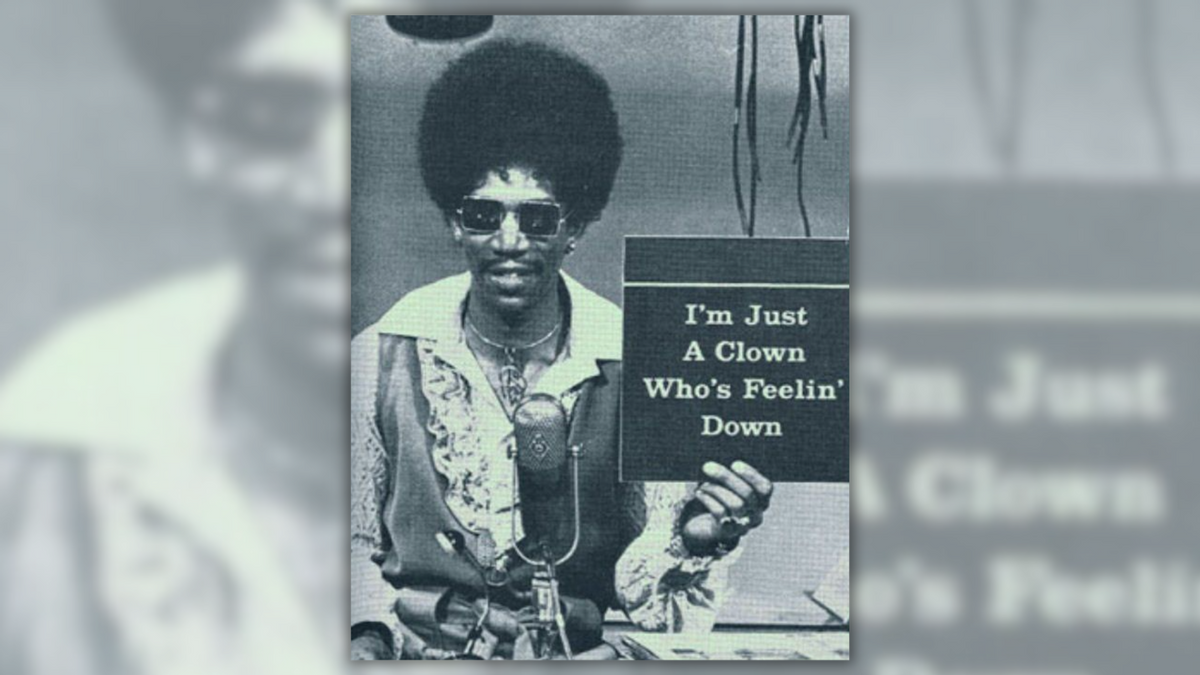 Real photo of young Morgan Freeman holding “I’m just a clown” sign?