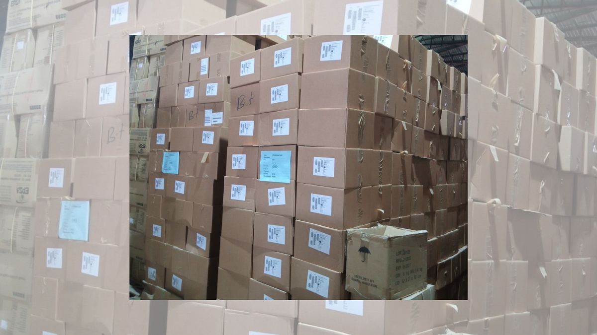 What we know about photo allegedly showing 0M worth of meds set to expire due to USAID cuts