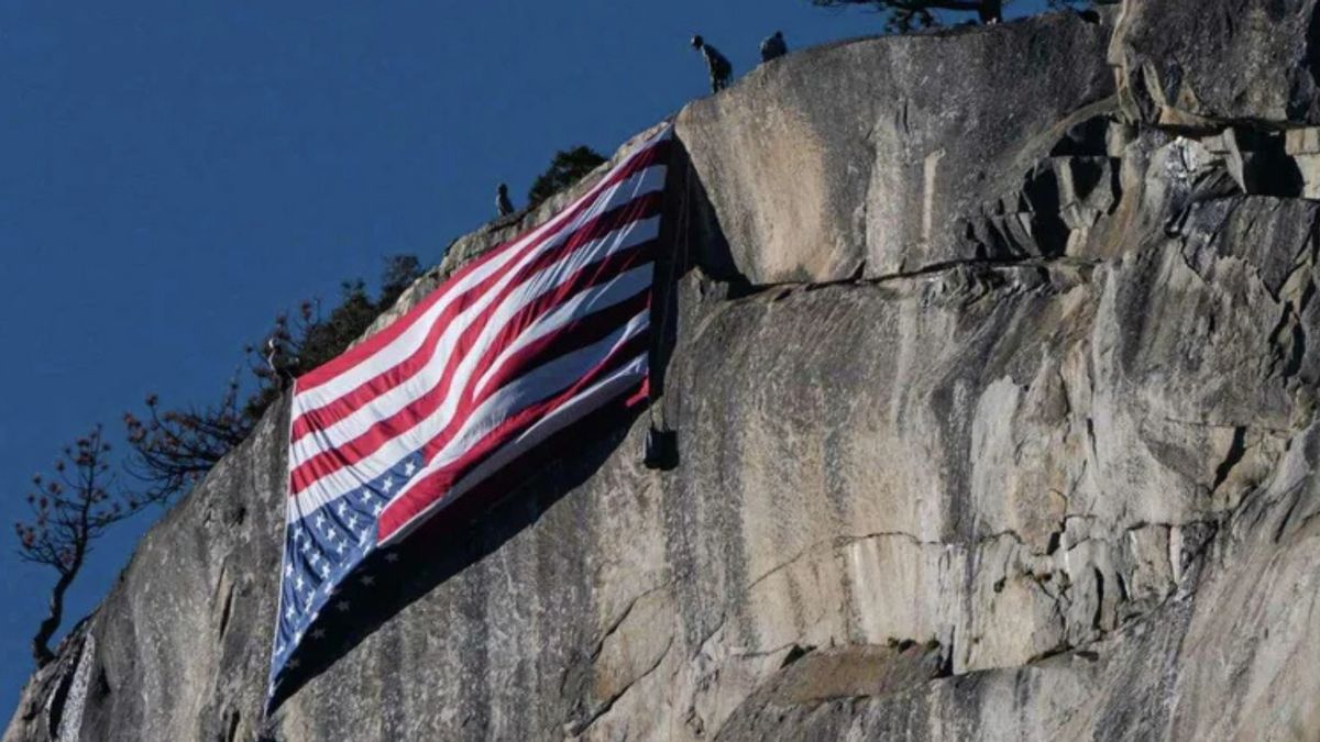 Workers hung upside-down US flag from El Capitan in Yosemite National Park