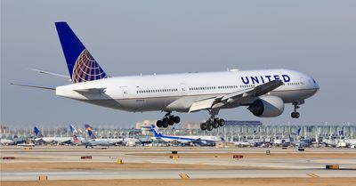 United Airlines airplane taking off