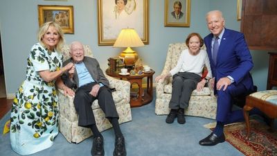 A photograph of U.S. President Joe Biden, first lady Jill Biden, former president Jimmy Carter, and former first lady Rosalynn Carter is genuine.