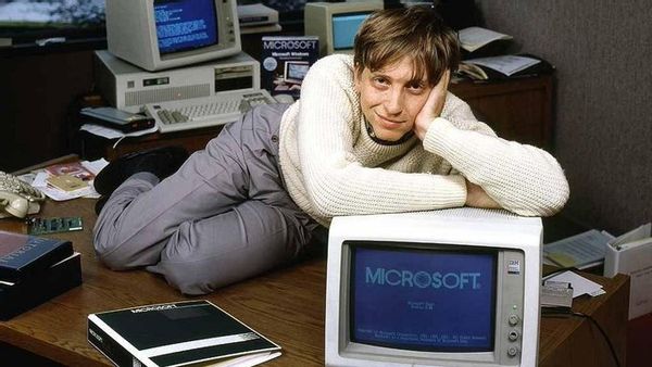 Do photographs show Microsoft Chairman Bill Gates posing for 'Teen Beat' magazine?
 (Twitter user @LuigiCalabrese)