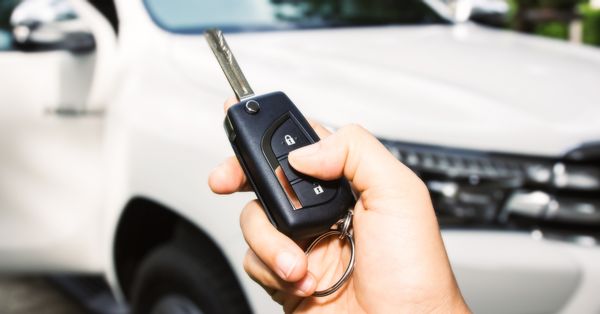 Are Car Thieves Using 'Code Grabbers' to Steal Automobiles? | Snopes.com