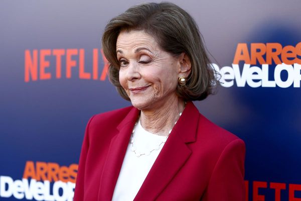 Did Jessica Walter Voice Fran Sinclair in 'Dinosaurs'? | Snopes.com