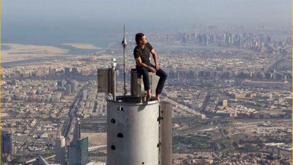 Did Tom Cruise Sit Atop the Burj Khalifa Without a Harness? | Snopes.com