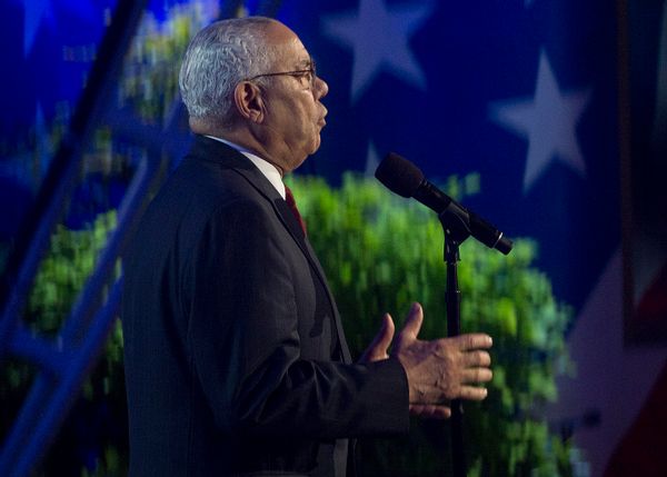 Army Gen.Colin L. Powell, (Ret.) delivers remarks at the National Memorial Day Concert at the west lawn of the U.S. Capitol, Washington, D.C., May 28, 2017. The concert’s mission is to unite the country in remembrance and appreciation of the fallen and to serve those who are grieving. (Dept. of Defense photo by Navy Petty Officer 2nd Class Dominique A. Pineiro/Released) (Chairman of the Joint Chiefs of Staff from Washington D.C/Wikimedia Commons)