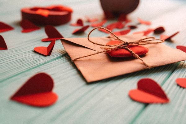 red paper hearts (LEREXIS / Getty Images)