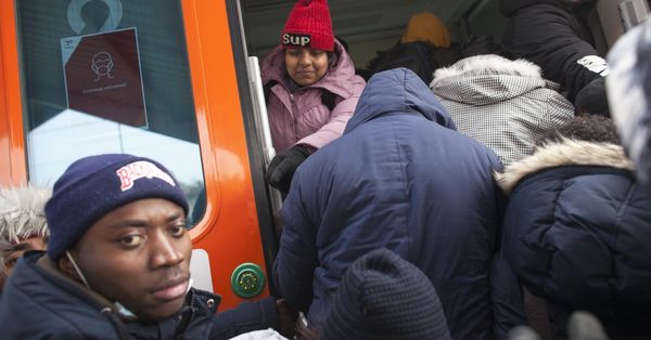 Ukrainian refugees come in Przemysl, Poland, on March 1, 2022. (Photo by Maciej Luczniewski/NurPhoto via Getty Images) ( NurPhoto/Getty Images)