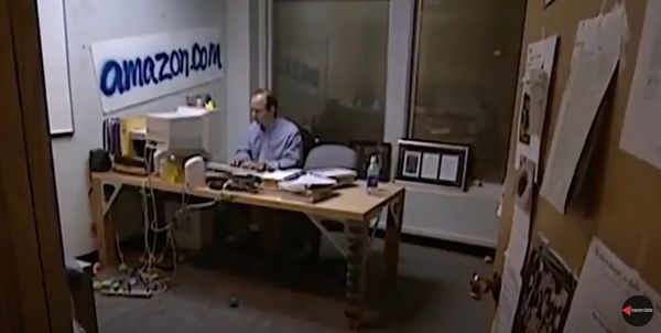 Is This a Real Picture of Jeff Bezos in Amazon's Office in 1999? |  