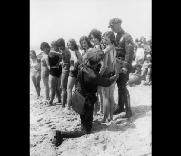 Is This a Real Photo of Venice, Calif., Police Enforcing 'Bathing Suit  Laws'?