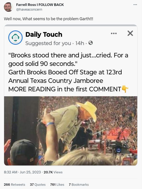 was garth brooks booed off stage