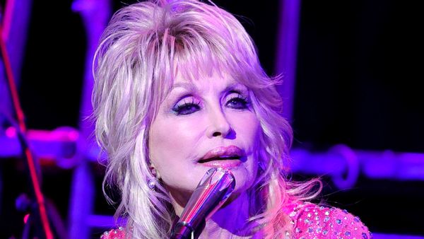 Dolly Parton's Charitable Work Was Twisted On TikTok To Diss Other ...