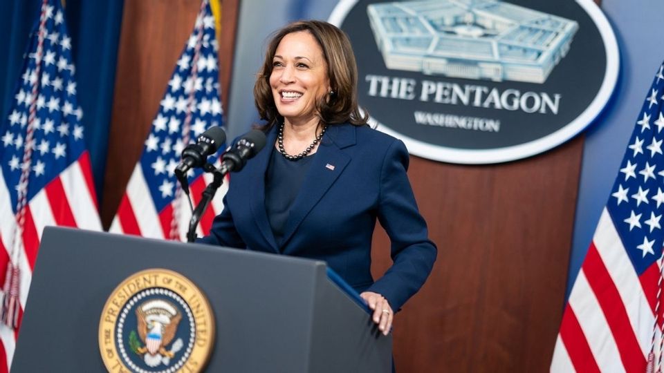 Did Kamala Harris 'Fail' To Salute Military Officers? | Snopes.com