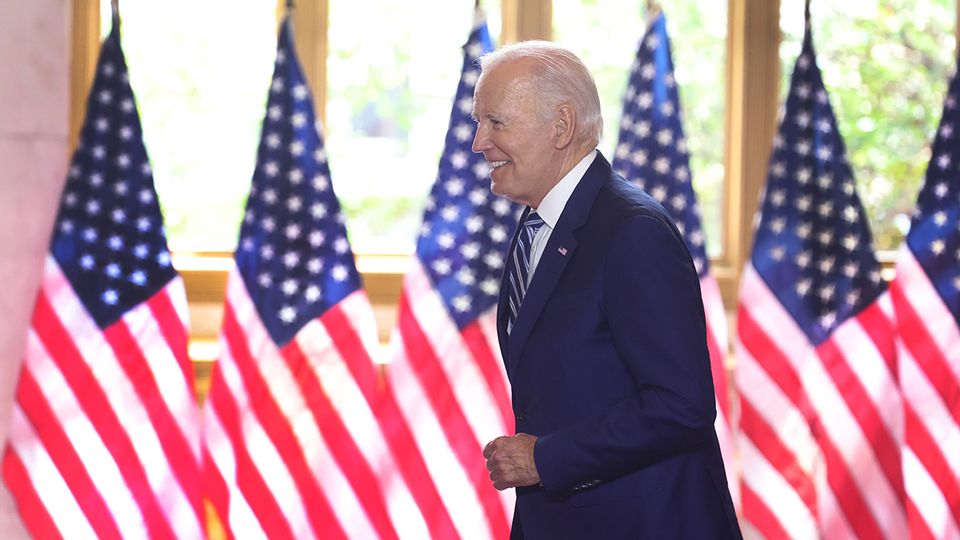 Does Video Show Biden Walking Off MSNBC Set Before Host Cues a