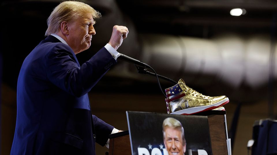 Was Trump's Sneaker Con Appearance Met by Boos and 'Let's Go Biden ...