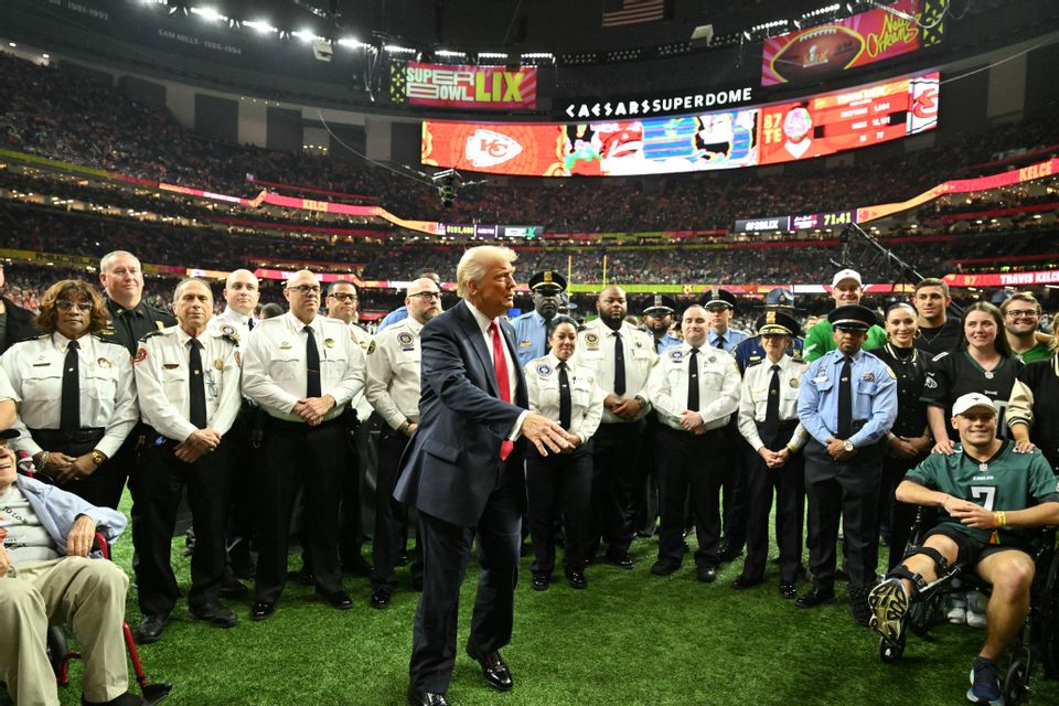 Trump was both cheered and booed at 2025 Super Bowl
